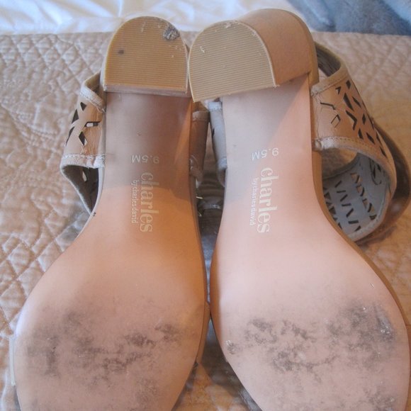 CHARLES by CHARLES DAVID TAUPE LEATHER JUNO HEELS - Picture 3 of 3